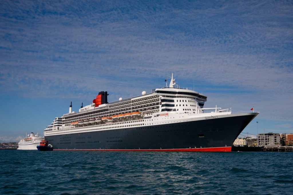 Queen Mary 2 in Fremantle