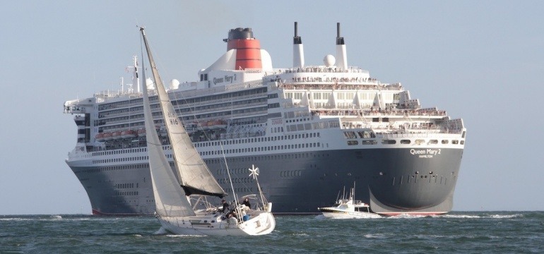 Queen Mary 2 outbound from Melbourne