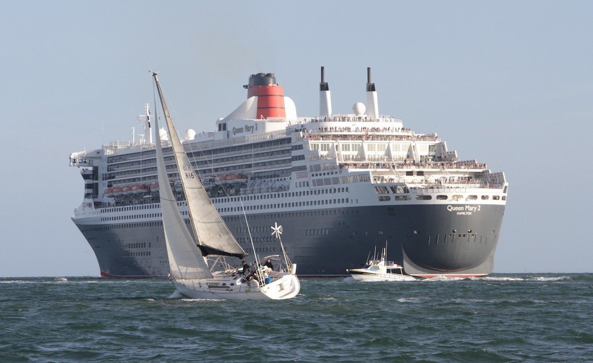 Queen Mary 2 outbound from Melbourne