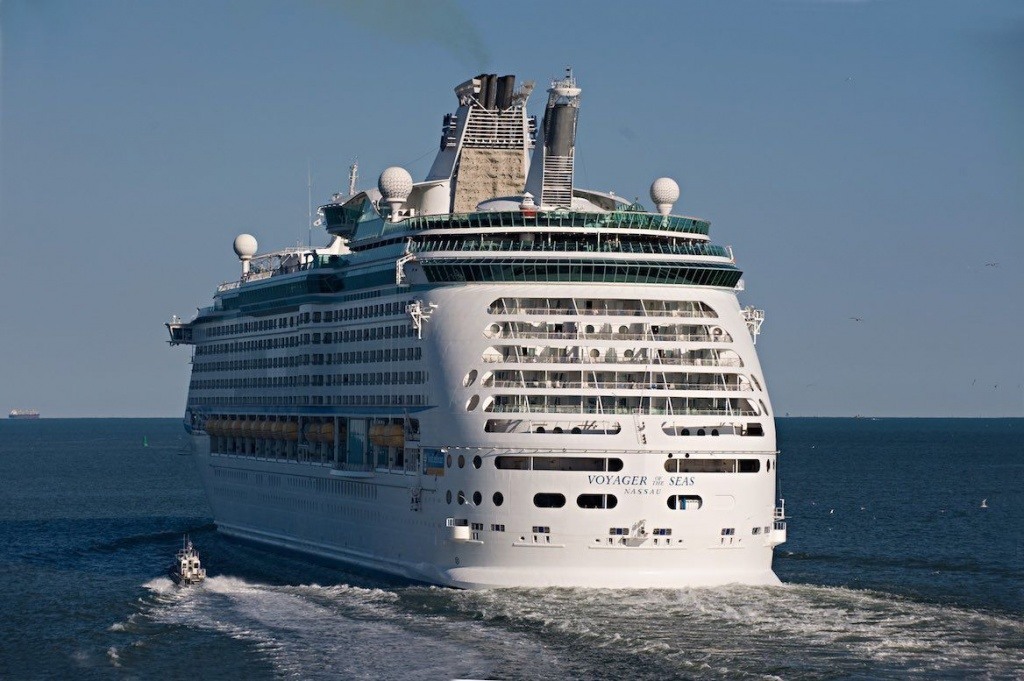 pilot boat trailing along the Voyager of the Seas