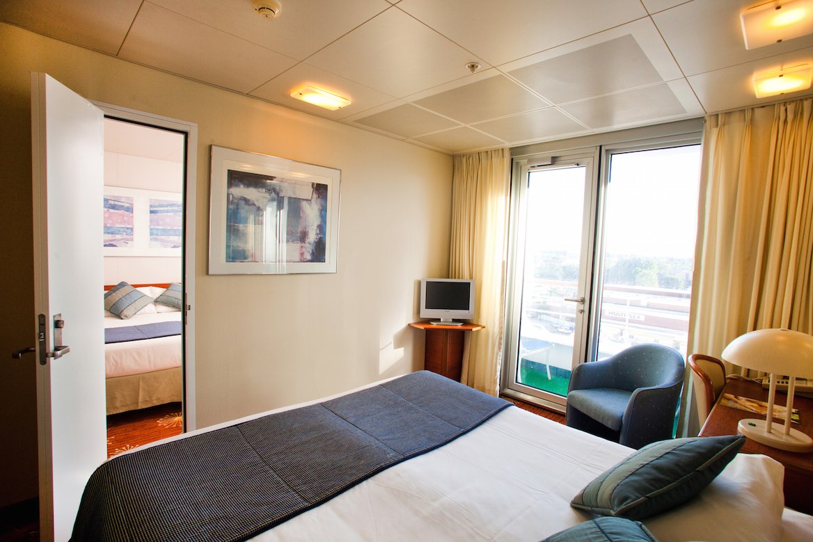 adjoining rooms on cruise ship