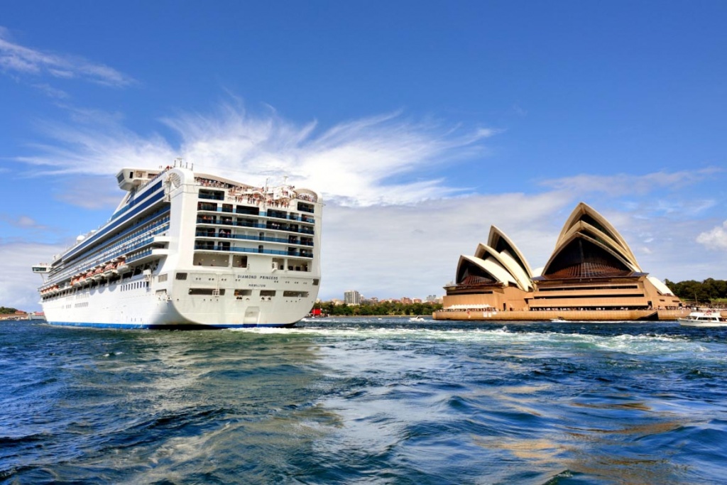 Diamond Princess and Sydney Opera House