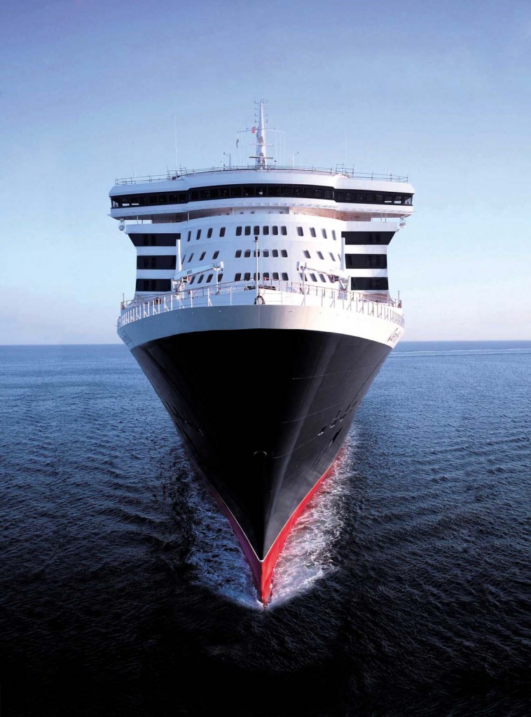 Queen Mary 2 aerial Bow shot