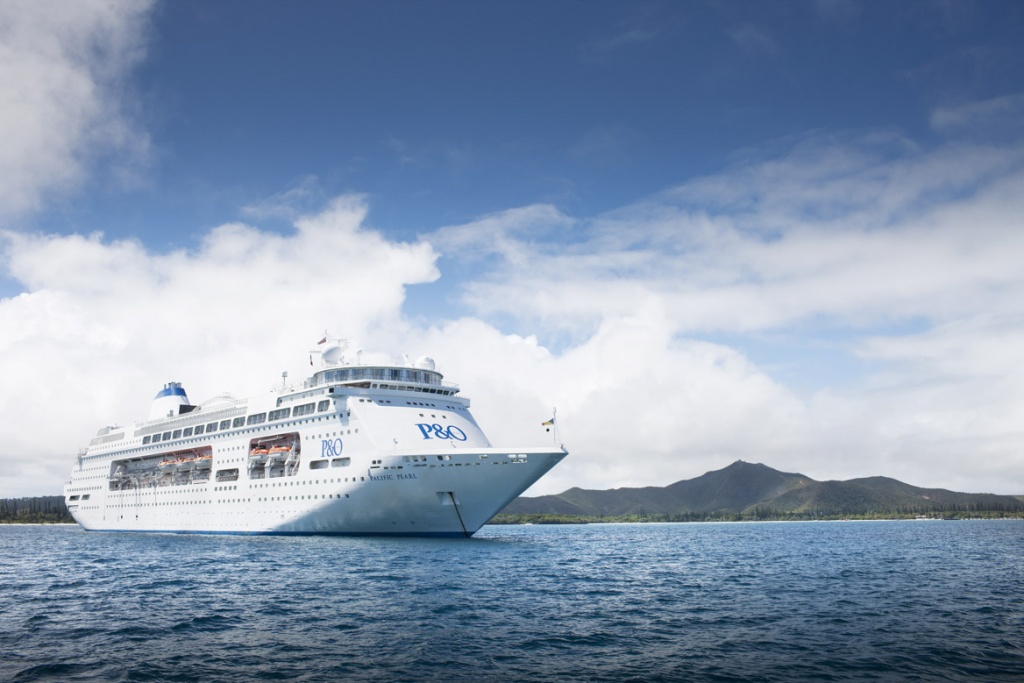 Pacific Pearl at sea