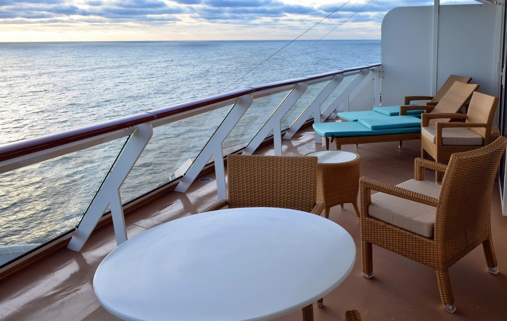 cruise ship cabin balcony